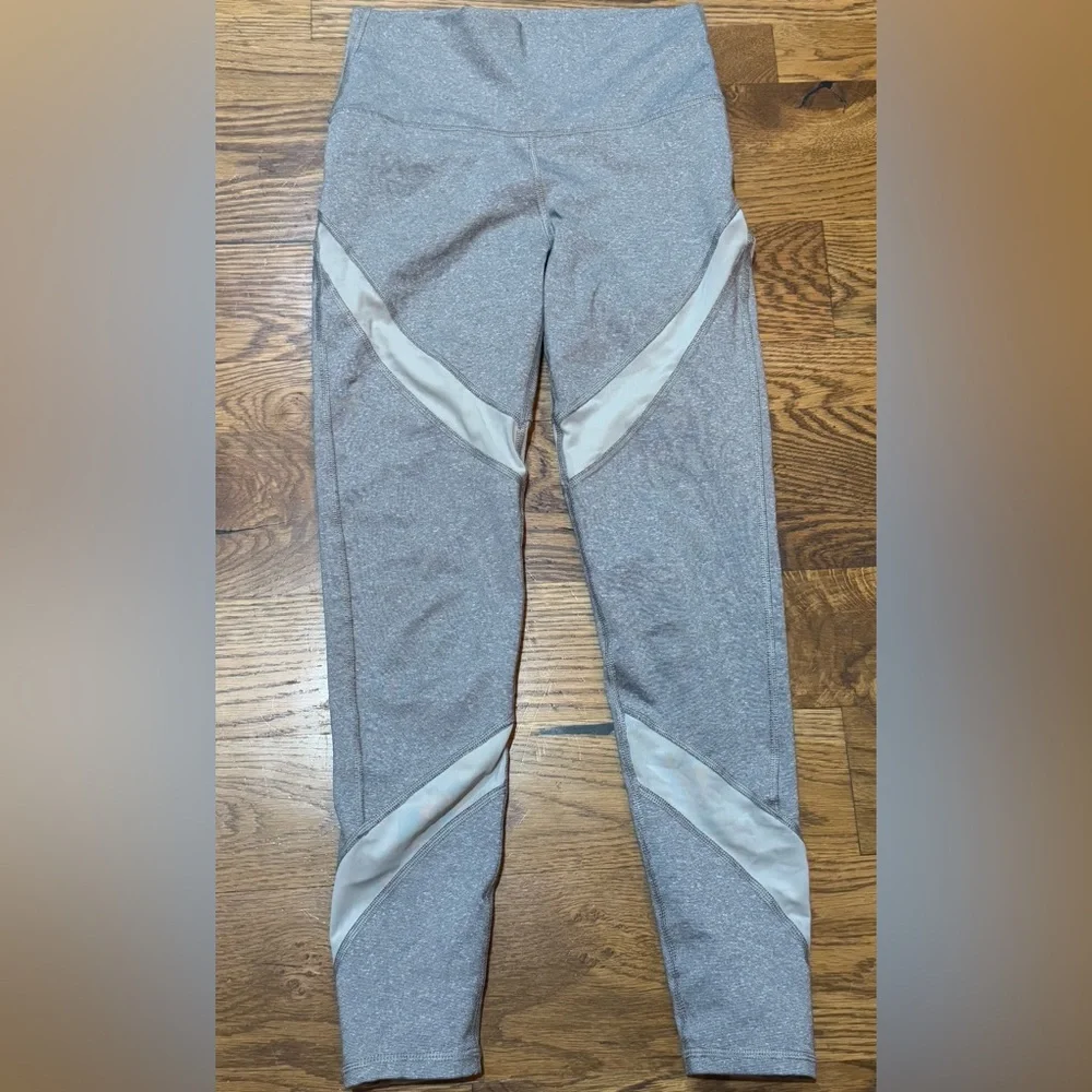 Aerie. Chill Play Move Leggings. Gray & White Stripe. Size Small.